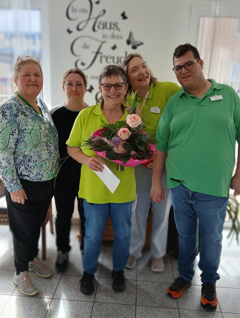 Betreuungsteam von links Leitung soz.Betr. Birgit Scholl, Michaela , Melanie, Petra, David, es feheln Mohammed und Angelika.jpg